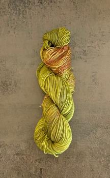 Handgefärbte Wolle, als Strang