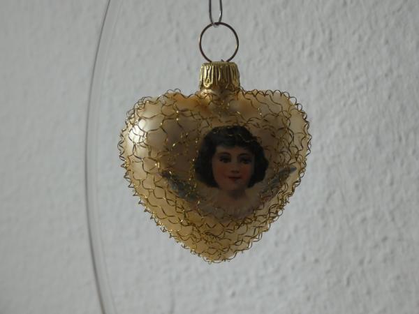 Herz umwickelt, gold