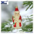 Kleiner Weihnachtsmann mit Puppe